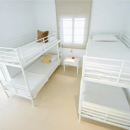 Villa In Sleeps 10 Includes Swimming Pool And Air Con