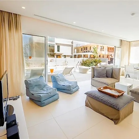 In Sleeps 10 Includes Swimming Pool And Air Con Villa