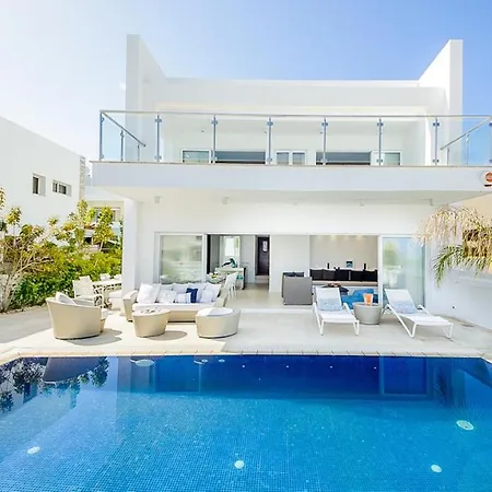 In Sleeps 10 Includes Swimming Pool And Air Con Protaras